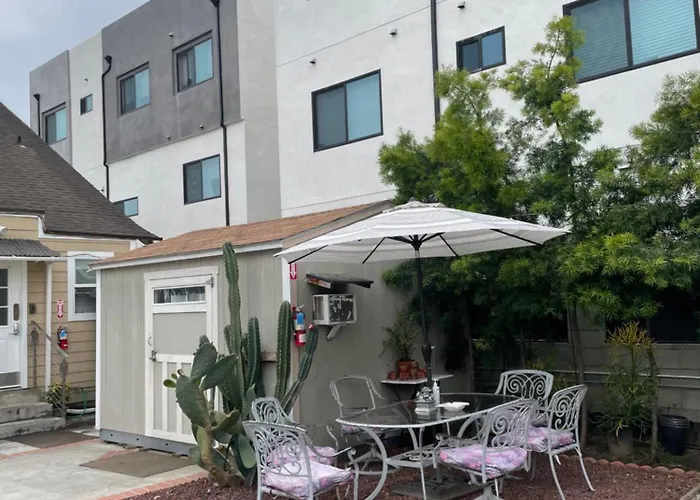 Small Private La Bedroom W Wifi - Private Fridge - Ac Near Usc - Exposition Park - Usc Memorial Coliseum - Banc Of California Bmo Stadium - Downtown Los Angeles Dtla - University Of Southern California Usc!!!